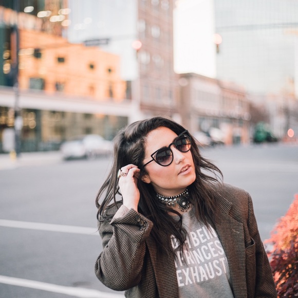 ๐ฆโจโฎ๏ธ MEET YOUR POSHER โฎ๏ธโจ๐ฆ - Picture 6 of 8